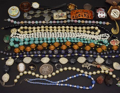 Lot 158 - Quantity of assorted costume jewellery etc