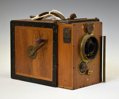 Lot 286 - Andre J. Debrie, Paris - 'Le Parvo' hand crank cine camera