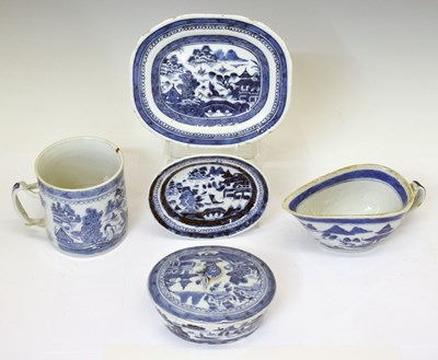 Lot 332 - Group of Chinese blue and white porcelain