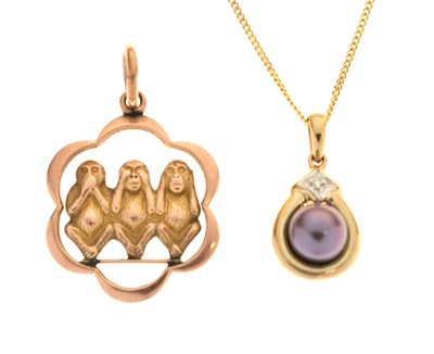 Lot 77 - Three wise monkey pendant