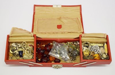 Lot 161 - Assorted costume jewellery