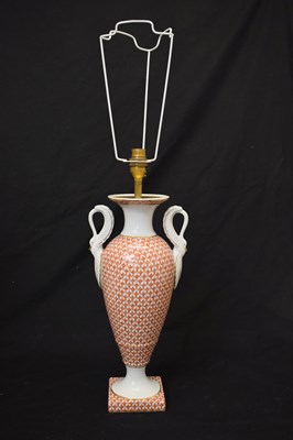 Lot 370 - 20th century Herend-style table lamp
