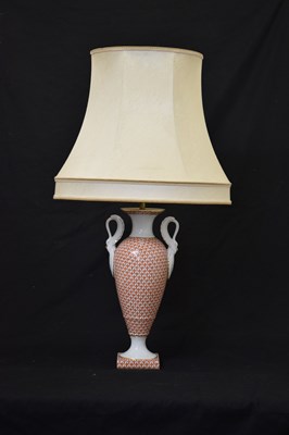 Lot 370 - 20th century Herend-style table lamp