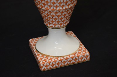 Lot 370 - 20th century Herend-style table lamp