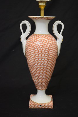 Lot 370 - 20th century Herend-style table lamp