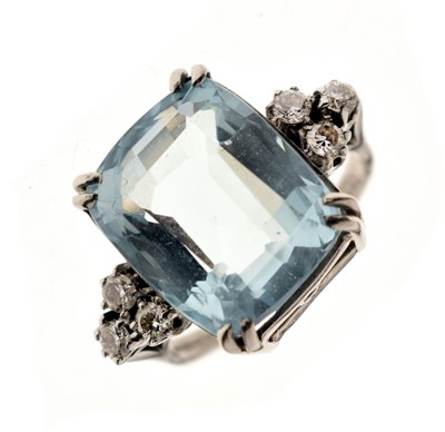 Lot 20 - 18ct white gold, aquamarine, and diamond ring