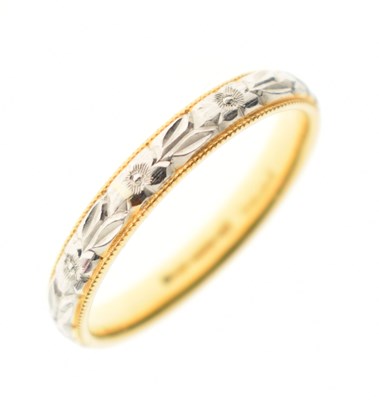 Lot 52 - 22ct gold and white metal wedding band