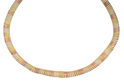 Lot 93 - 9ct gold tri-colour fringed necklace