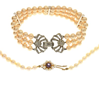 Lot 94 - Cultured pearl necklace