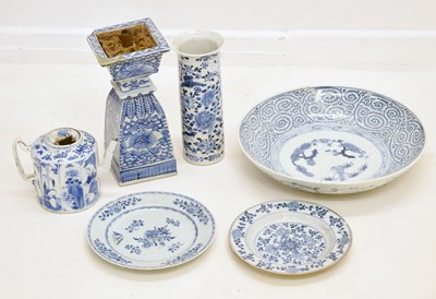 Lot 610 - Assorted mainly Chinese blue and white porcelain