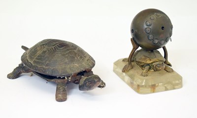 Lot 344 - Early 20th century gilt metal metal turtle desk clock