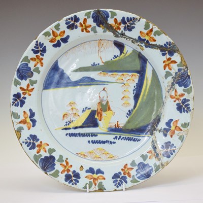 Lot 586 - 18th century Delft charger