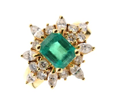 Lot 35 - Emerald and diamond cluster ring