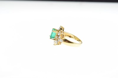Lot 35 - Emerald and diamond cluster ring