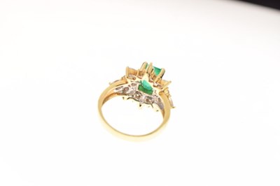 Lot 18 - Emerald and diamond cluster ring