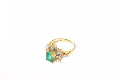 Lot 18 - Emerald and diamond cluster ring
