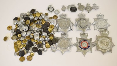 Lot 364 - Large collection of police uniform buttons and cap/helmet badges