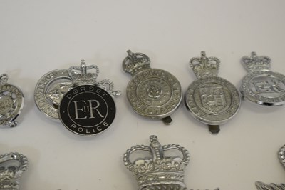 Lot 364 - Large collection of police uniform buttons and cap/helmet badges