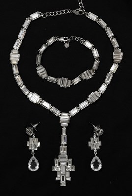 Lot 174 - Butler & Wilson - Art Deco necklace, bracelet and earring set