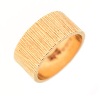 Lot 45 - 18ct gold textured wedding band