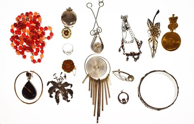 Lot 157 - Small quantity of costume jewellery