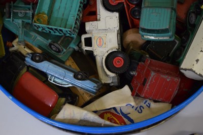 Lot 445 - Assorted group of diecast model vehicles and toy soldiers