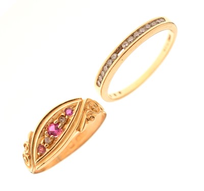 Lot 34 - Two 18ct gold rings