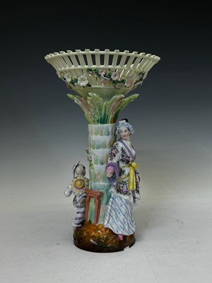 Lot 600 - Early 20th century Continental porcelain chinoiserie centre piece