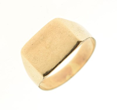 Lot 53 - Gentleman's signet ring