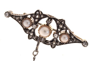 Lot 45 - Pearl and rose diamond brooch