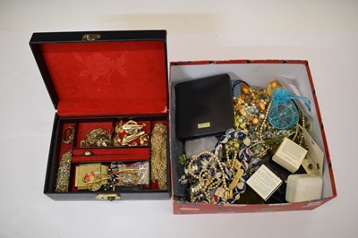 Lot 178 - Quantity of costume jewellery