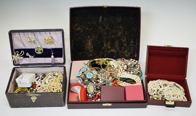 Lot 177 - Collection of costume jewellery