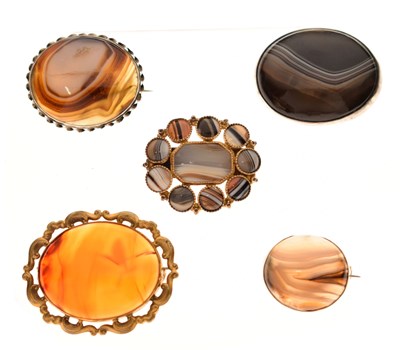 Lot 90 - Five agate and hardstone brooches