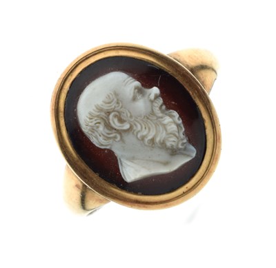 Lot 25 - Early 19th century carved sardonyx cameo ring depicting Socrates