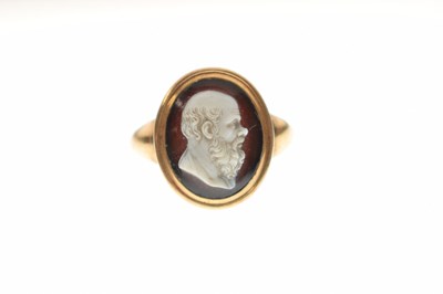 Lot 25 - Early 19th century carved sardonyx cameo ring depicting Socrates