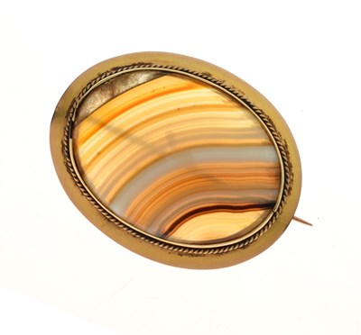 Lot 73 - Victorian agate brooch