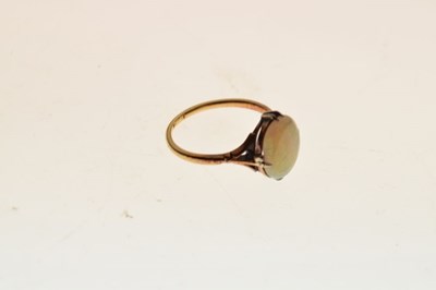 Lot 7 - 18ct gold opal single stone ring