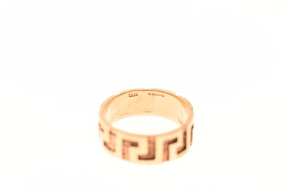 Lot 82 - 9ct gold Greek key design ring