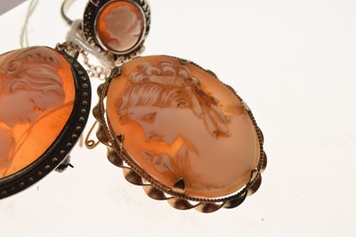Lot 60 - Two cameo brooches