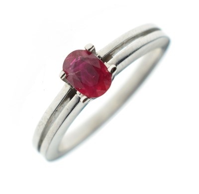 Lot 17 - Ruby single stone ring