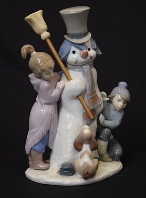 Lot 563 - Lladro - Porcelain snowman figure group