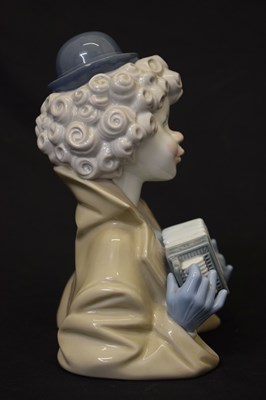 Lot 564 - Lladro - Porcelain 'Fine Melody' clown bust