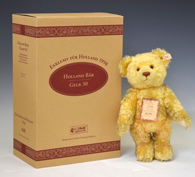 Lot 524 - Steiff - Limited edition 'Holland Bear', 1998