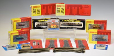 Lot 498 - Mixed group of 'N' gauge and Hornby TT:120 trainset wagons, etc.