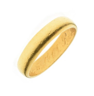 Lot 77 - Wedding band, unmarked yellow metal