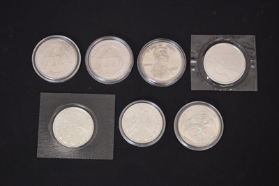 Lot 279 - Five 1oz silver ingots and two Philharmoniker 1,50 euro coins