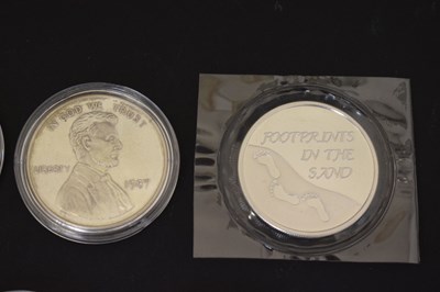 Lot 279 - Five 1oz silver ingots and two Philharmoniker 1,50 euro coins