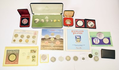 Lot 303 - Collection of world coinage to include Canadian dollars, Guyana proof set, etc