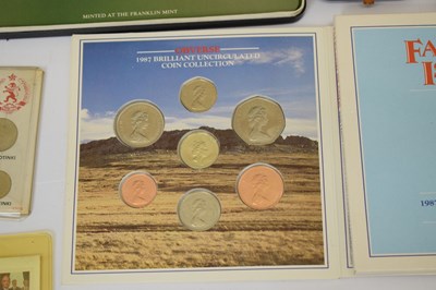 Lot 303 - Collection of world coinage to include Canadian dollars, Guyana proof set, etc