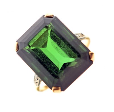 Lot 20 - Green tourmaline and diamond 18ct yellow gold and platinum set ring